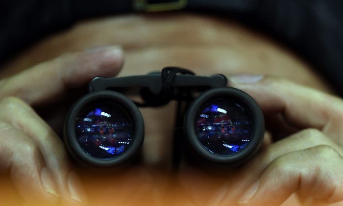 Chinese binoculars spying Johannes Eisele Getty Images 700x420