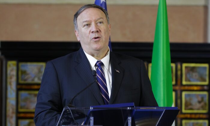 mike pompeo in rome 700x420