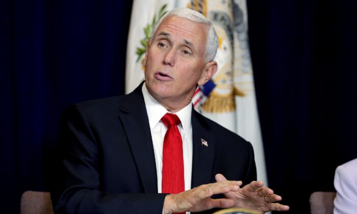 pence defends trump 700x420