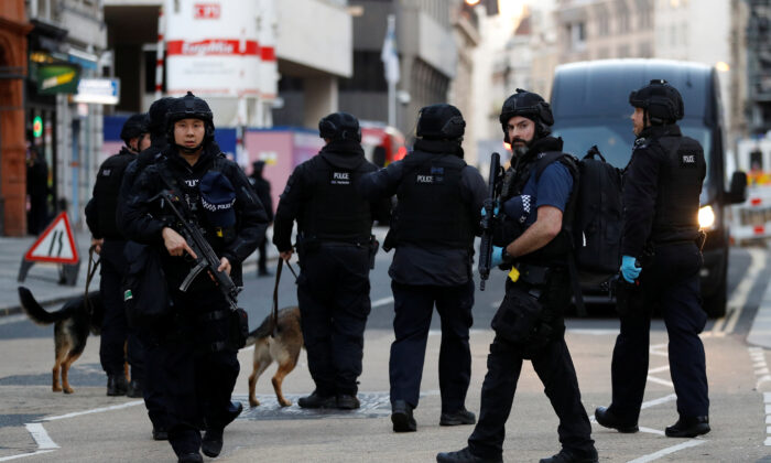 Police officers London attack 700x420