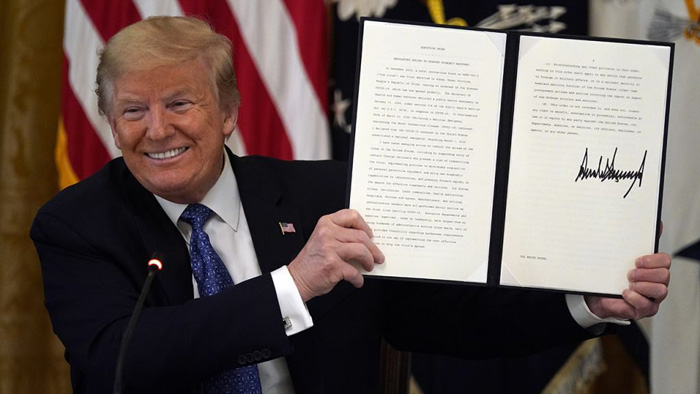 Trump announces executive order aiming to make hundreds of deregulations amid coronavirus permanent | USNN World News Trump announces executive order aiming to make hundreds of deregulations amid coronavirus permanent