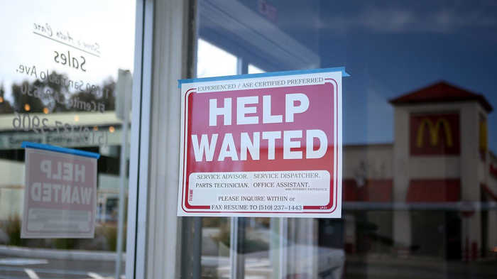 Number of Americans filing for unemployment falls below 1M for first time since pandemic started