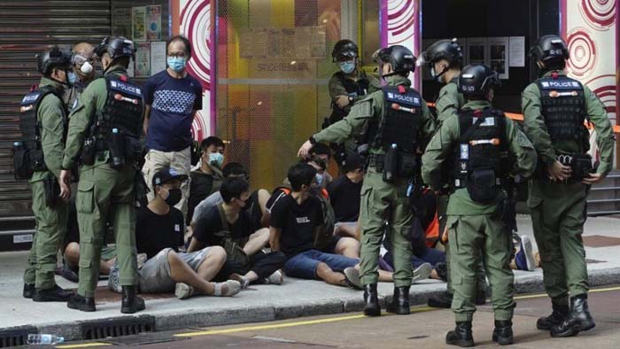 Hong Kong police arrest dozens of protesters as government delays elections: report | USNN World News Hong Kong police arrest dozens of protesters as government delays elections