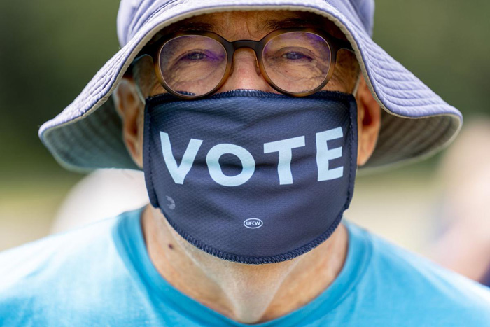 Long lines accompany start of early voting in Virginia