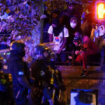 Breonna Taylor shooting: Video purportedly shows tense moments after officer was struck by gunfire | USNN World News Breonna Taylor shooting: Video purportedly shows tense moments after officer was struck by gunfire