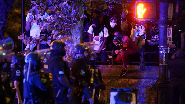 Breonna Taylor shooting: Video purportedly shows tense moments after officer was struck by gunfire