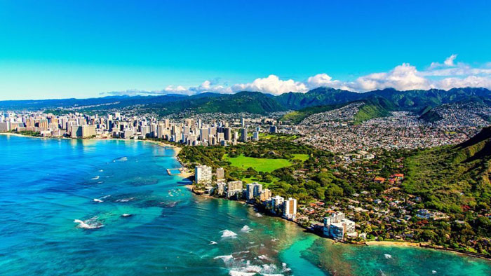 Hawaii officials intercept cult at airport, reroute group back to Colorado