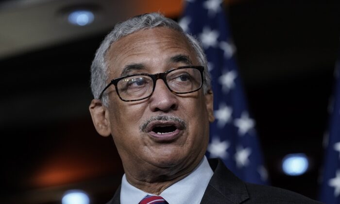 Economists: $15 Federal Minimum Wage Will Cost 2 Million Jobs