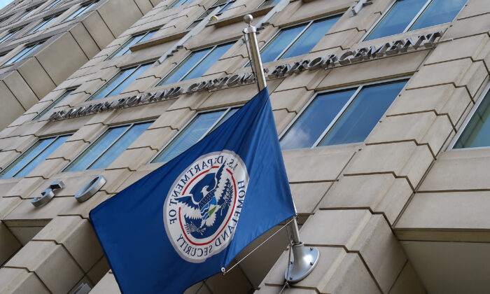 ICE Arrests 117 Illegal Immigrants Who Failed to Self-Deport