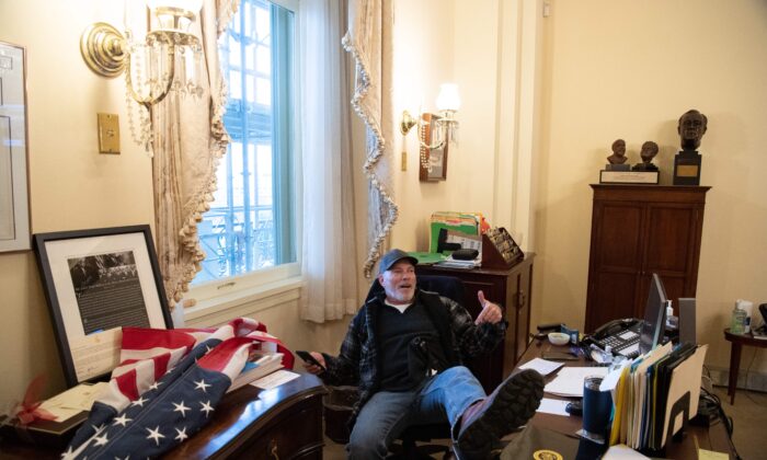 Man Who Posed for Photos at Desk in Pelosi’s Office Arrested