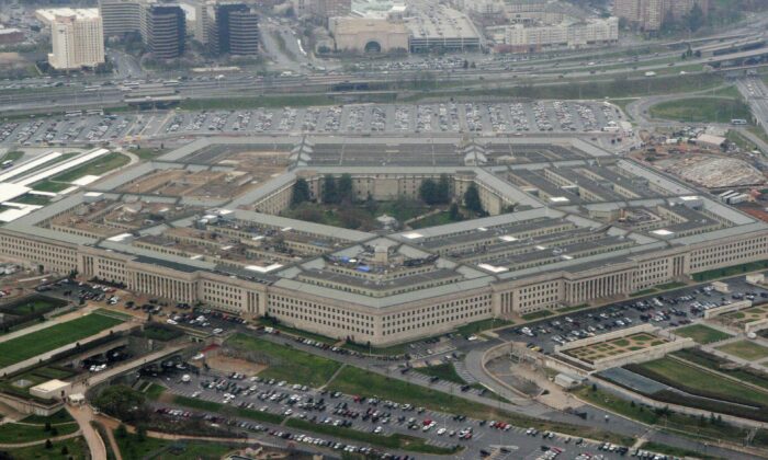 Pentagon Chief US Troops in Iraq, Afghanistan Reduced to 2,500