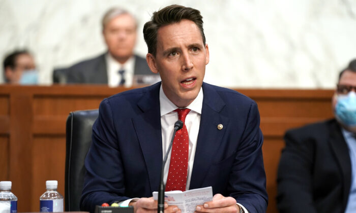 Hawley Proposes $15 Minimum Wage for Billion-Dollar Corporations