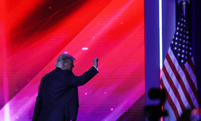 Alabama GOP Presents Framed Resolution to Trump as ‘One of the Greatest and Most Effective’ Presidents