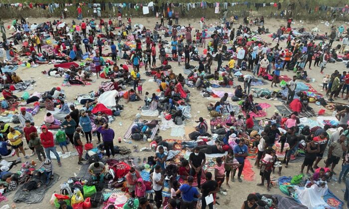 Texas Governor Closes Down Border Crossings With Mexico Amid Surge of Illegal Immigrants | USNN World News Texas Governor Closes Down Border Crossings With Mexico Amid Surge of Illegal Immigrants
