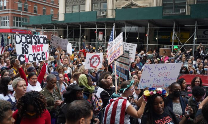 NYC’s Unvaccinated Teachers Need to Waive Right to Sue for 1 Year of Health Benefits