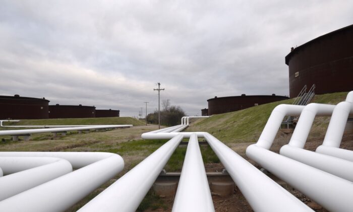 Oil Extends Losses as US Mulls Strategic Reserve Sales