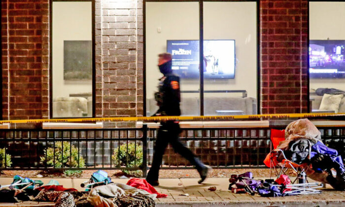 At Least 5 Dead, 40 Injured by Driver Ploughing Through Wisconsin Christmas Parade