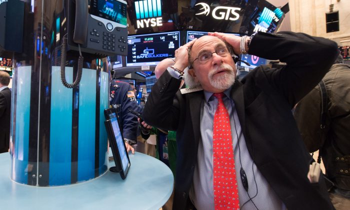 Dow Jones Drops 900 Points on Opening Bell as New COVID-19 Variant Roils Markets