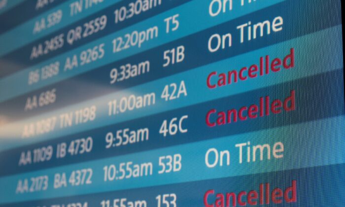 Pilot and Crew Stress Over Vaccine Mandates Real Reason for Flight Cancelations, Group Says
