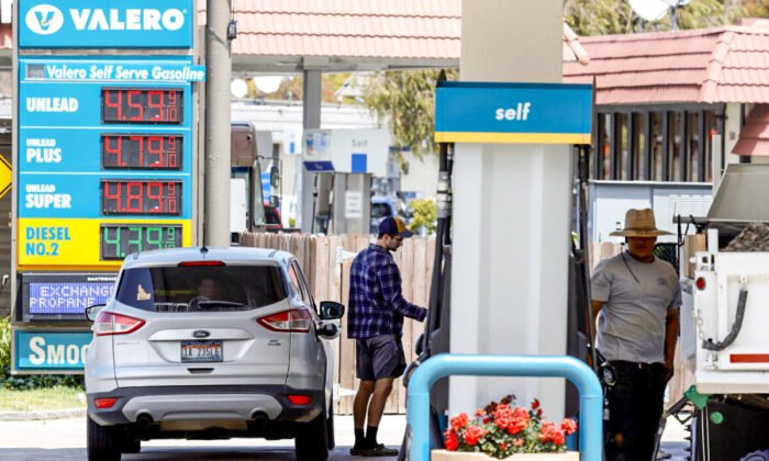 US Gasoline Prices Rise to Fresh 7-Year High