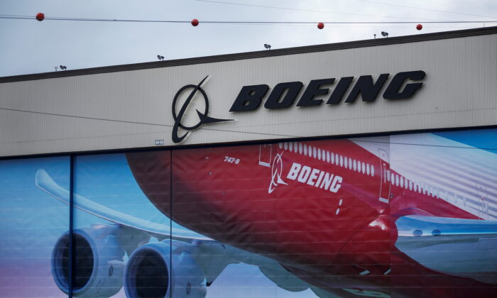 Boeing Suspends COVID-19 Vaccine Mandate