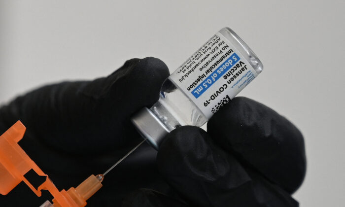 FDA Strengthens Warning Over Severe Condition Linked to Johnson & Johnson’s COVID-19 Vaccine 11 FDA Strengthens Warning Over Severe Condition Linked to Johnson & Johnson’s COVID-19 Vaccine