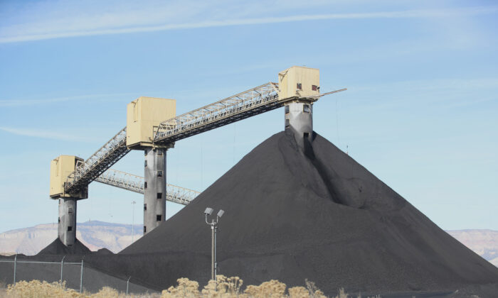 US Coal Stockpiles Hit Record Low