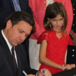 ‘Stop W.O.K.E.’ Act: DeSantis Gives Florida Parents Another Tool ‘To Fight Back Against Woke Indoctrination’ | USNN World News ‘Stop W.O.K.E.’ Act: DeSantis Gives Florida Parents Another Tool ‘To Fight Back Against Woke Indoctrination’