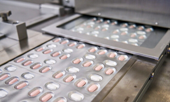 COVID Antiviral Pills Cause Life-Threatening Reactions When Used With Many Common Meds: FDA