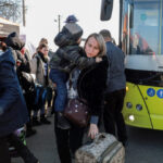 On Ukraine-Poland Border, Aid Floods in as Refugees Flee | USNN World News On Ukraine-Poland Border, Aid Floods in as Refugees Flee