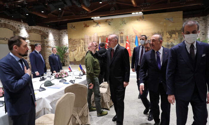 Russia to Cut Down on Military Activity Near Ukraine’s Capital: Officials