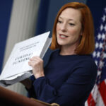 DHS Giving Cell Phones to Illegal Border Crossers: White House | USNN World News DHS Giving Cell Phones to Illegal Border Crossers