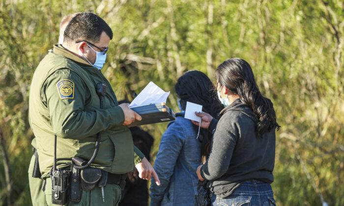 Leaked DHS Document Says US Plans to Offer ‘Broadscale Release Mechanisms’ for Illegal Aliens