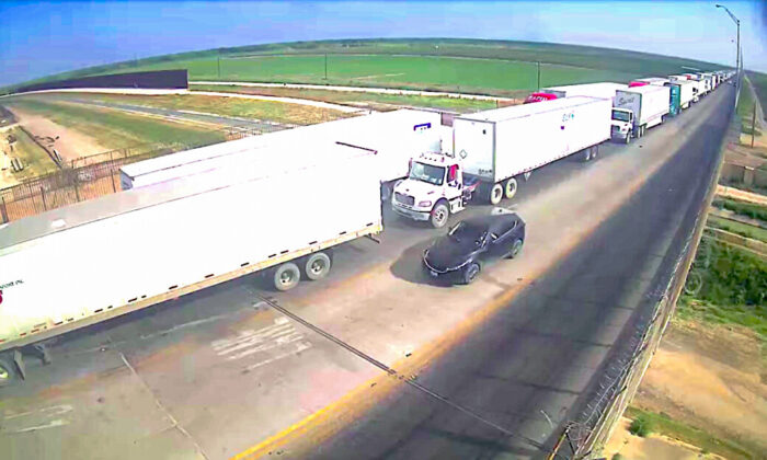 Texas Clogs Ports of Entry as State Forces Attention on Illegal Immigration
