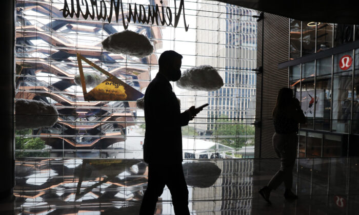 US Economy Declines 1.4 Percent in 1st Quarter