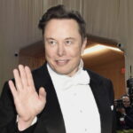 Musk Says Twitter Deal on Hold Over Spam Bots | USNN World News Musk Says Twitter Deal on Hold Over Spam Bots
