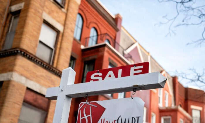Pending Home Sales Dive as Soaring Prices, High Mortgage Rates Take Toll