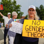Parents Rally Over ‘Malicious Misgendering’ School Policy in Northern Virginia | USNN World News Parents Rally Over ‘Malicious Misgendering’ School Policy in Northern Virginia