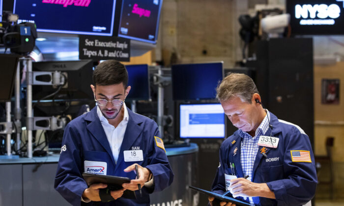 Recession Red Flag Flashes as Bellwether 2–10 Yield Curve Inverts
