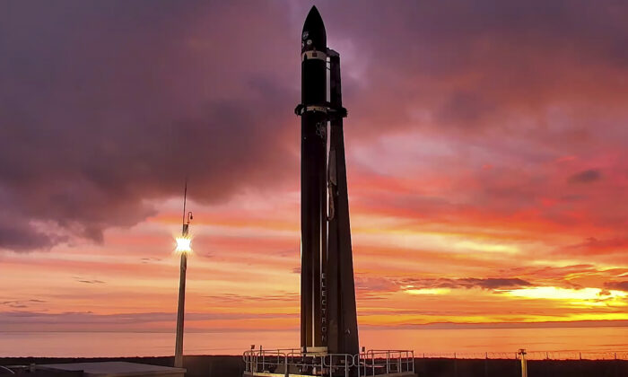 NASA Satellite Breaks From Orbit Around Earth, Heads to Moon
