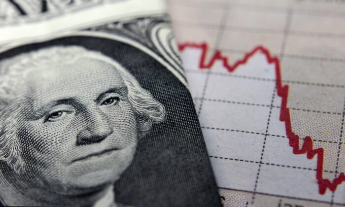 Odds of Recession up Sharply From June, Bloomberg Survey Shows