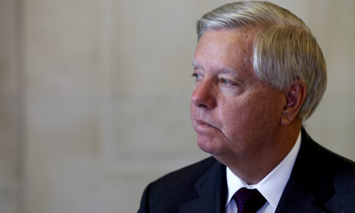 After Raid, Trump Determined to ‘Straighten This Country Out’: Graham