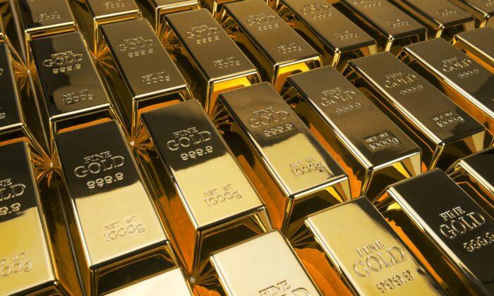 Gold Plunges to a 30-Month Low on a Strong US Dollar