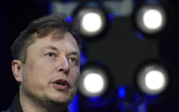Elon Musk Texts Suggest Twitter Mass Layoffs Coming If Buyout Goes Through
