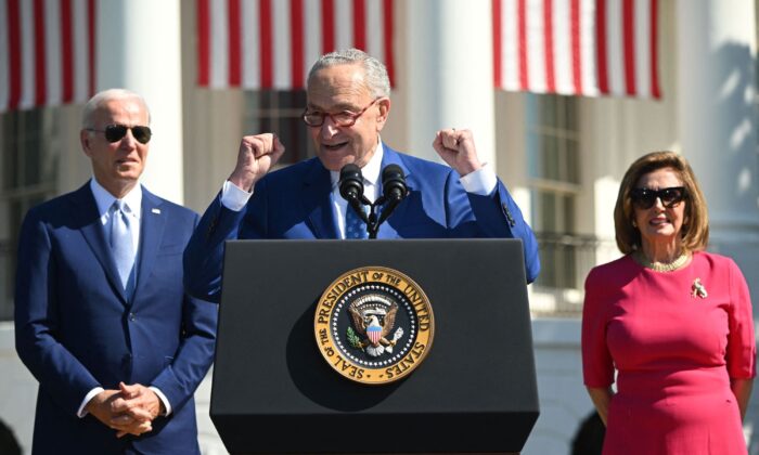 Independent Voters Rush Away From Democrats on Economy Ahead of Midterms: Survey