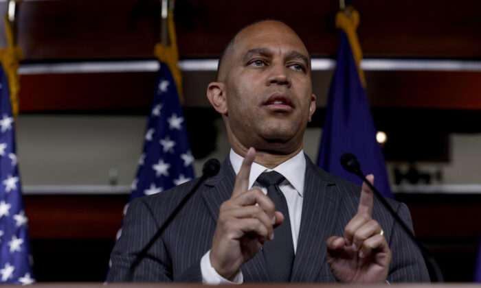 Democrats Elect New Leader to Succeed Pelosi