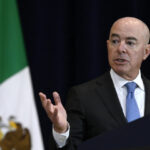 Homeland Security Secretary Alejandro Mayorkas Says He Has No Plans to Resign Amid Border Crisis | USNN World News Homeland Security Secretary Alejandro Mayorkas Says He Has No Plans to Resign Amid Border Crisis