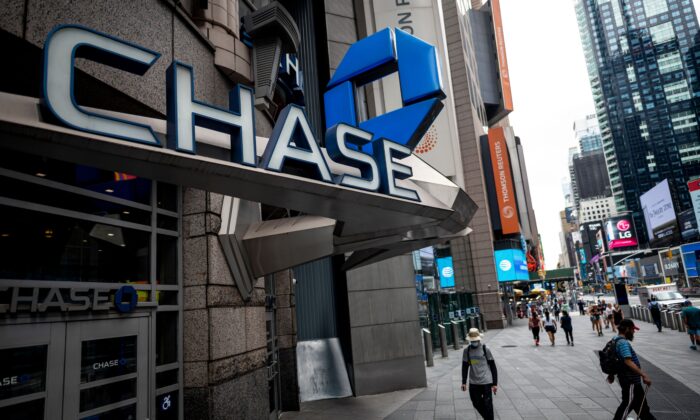 Private Eyes–How Government Makes Your Bank Spy on You