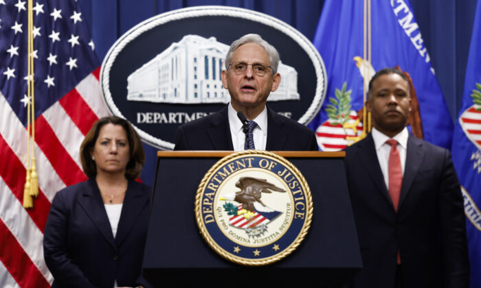 Special Counsel Investigating Trump Is ‘Tool to Attack a Political Enemy’: FBI Veteran