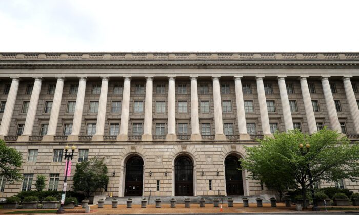 IRS Warning Americans to Report $600 Transactions From Payment Processors or Risk Facing Audit